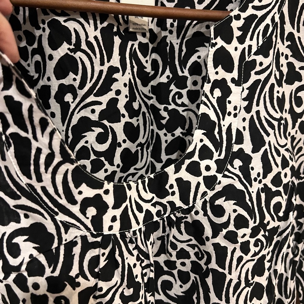 Venezia Black and White Whimsical Blouse w/ 3/4 sleeve Size 14/16 - Picture 6 of 8